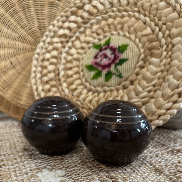 Vintage Dark Brown Ceramic Salt and Pepper Shaker Set - Picture 14 of 16